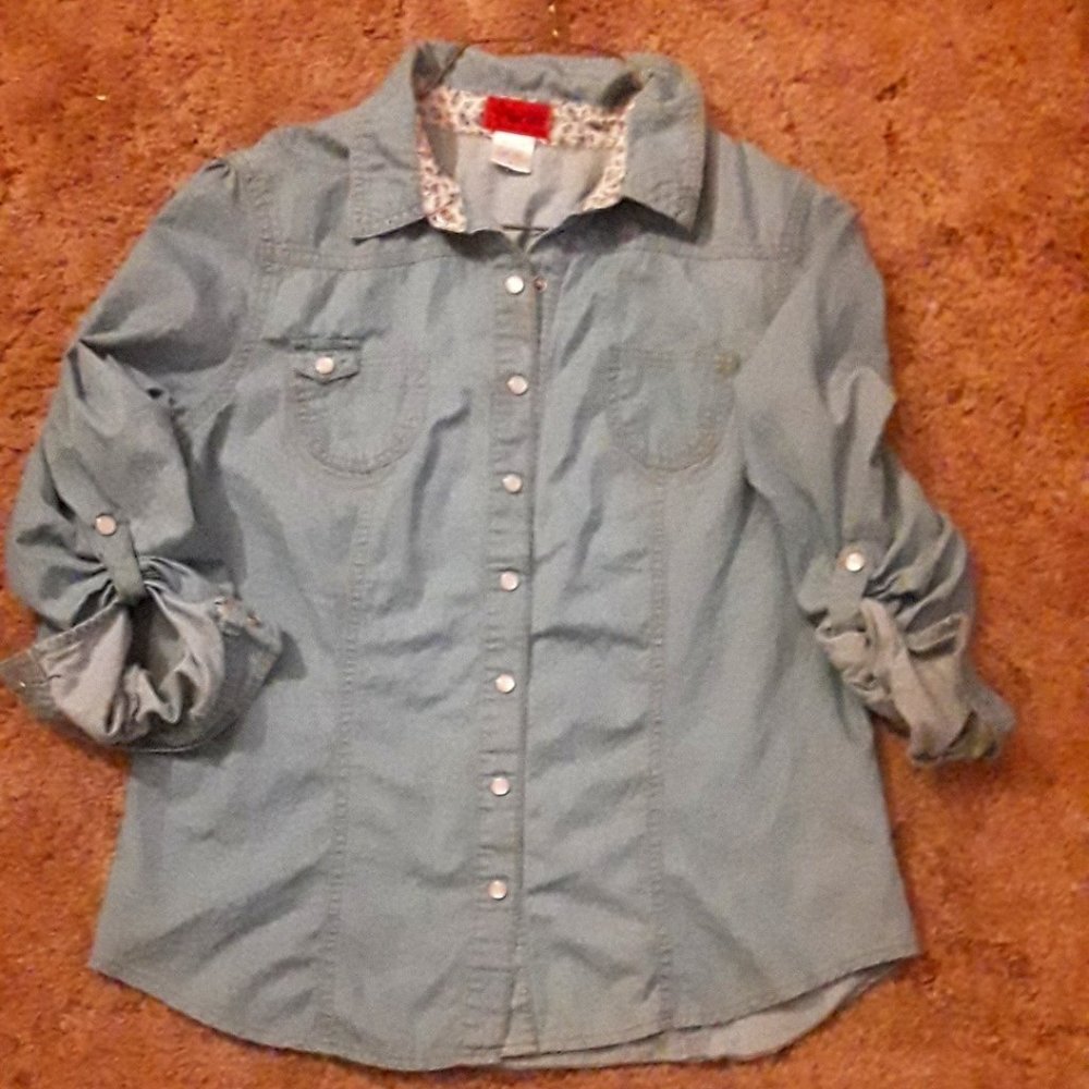 💣4/$10 💣 Chambray Shirt